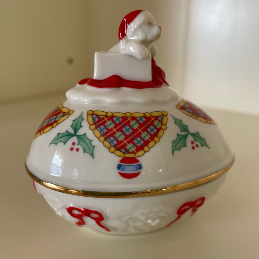 Lenox CHRISTMAS Egg 1994 Lmtd. Edition  THE CHRISTMAS SURPRISE COLLECTOR EGG Dog